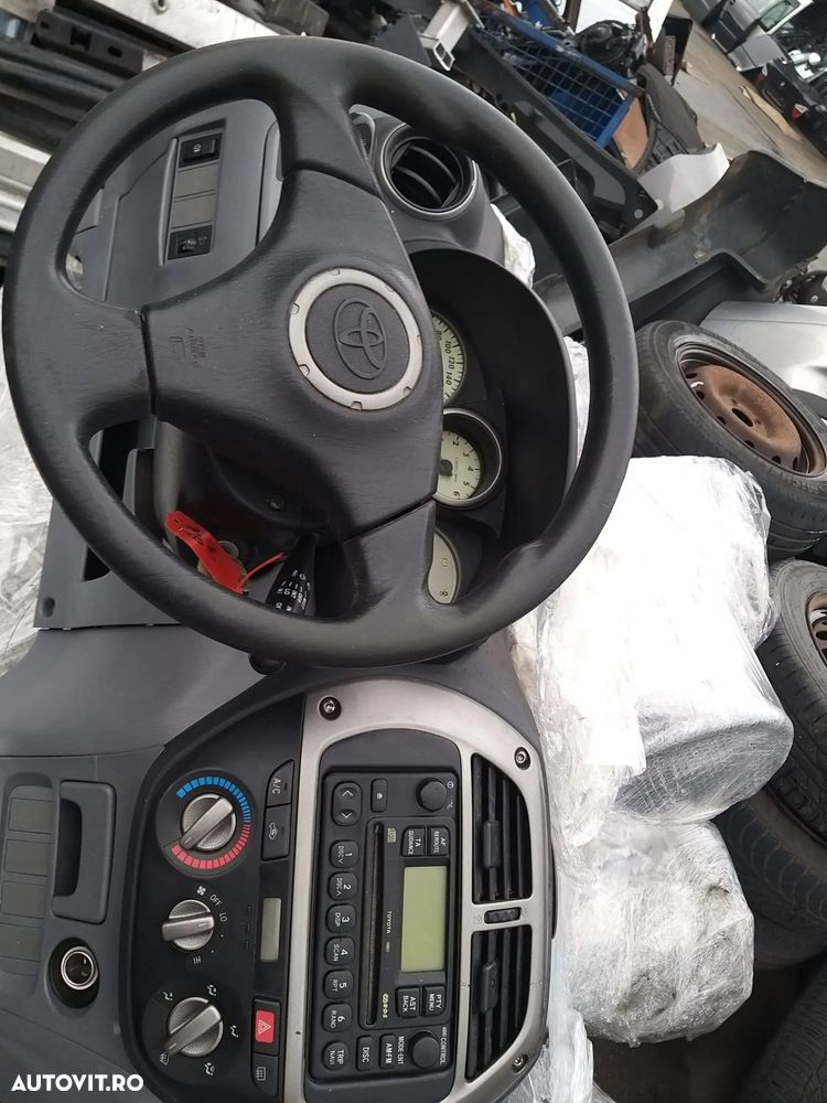 Plansa de Bord cu Airbag pentru Toyota Rav 4 2.0, an 2000-2005 - 1