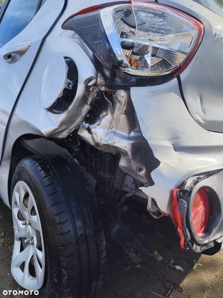 Hyundai i10 1.0 - 13