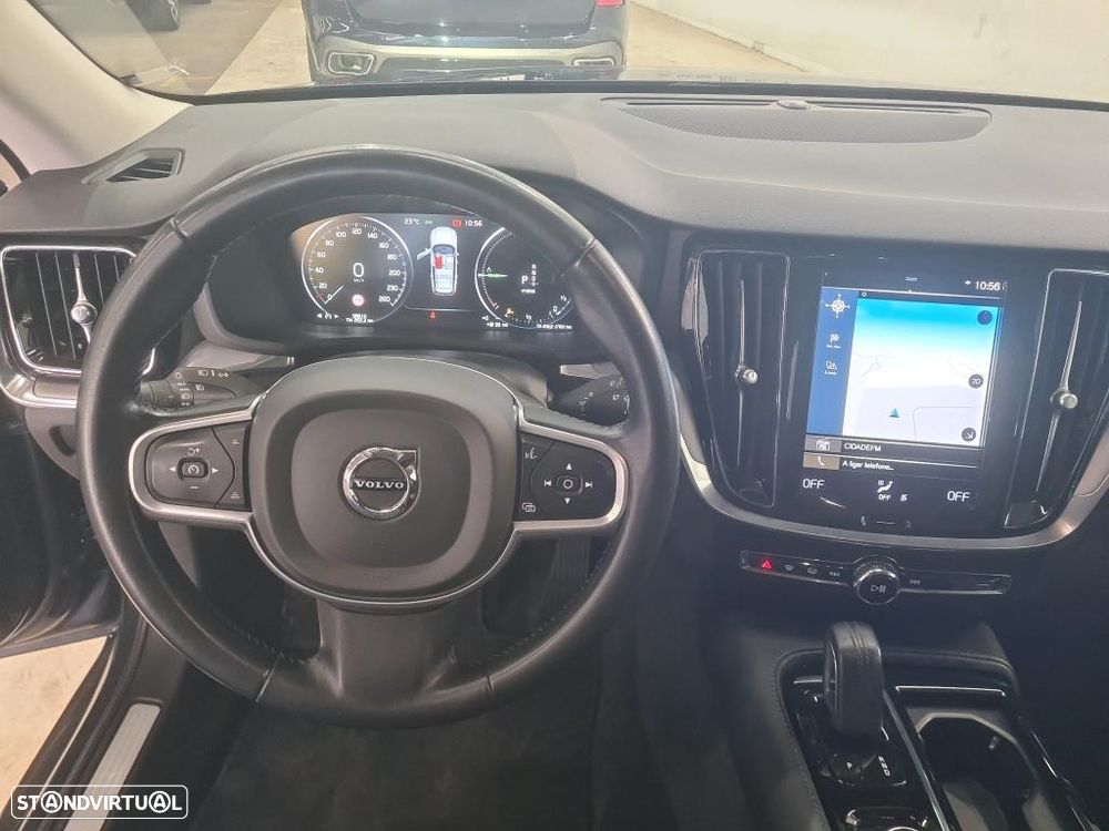 Volvo V60 2.0 T8 AWD TE Momentum Plus - 8