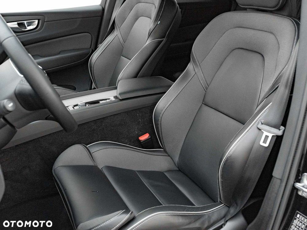 Volvo XC 60 B4 B Plus Dark - 14