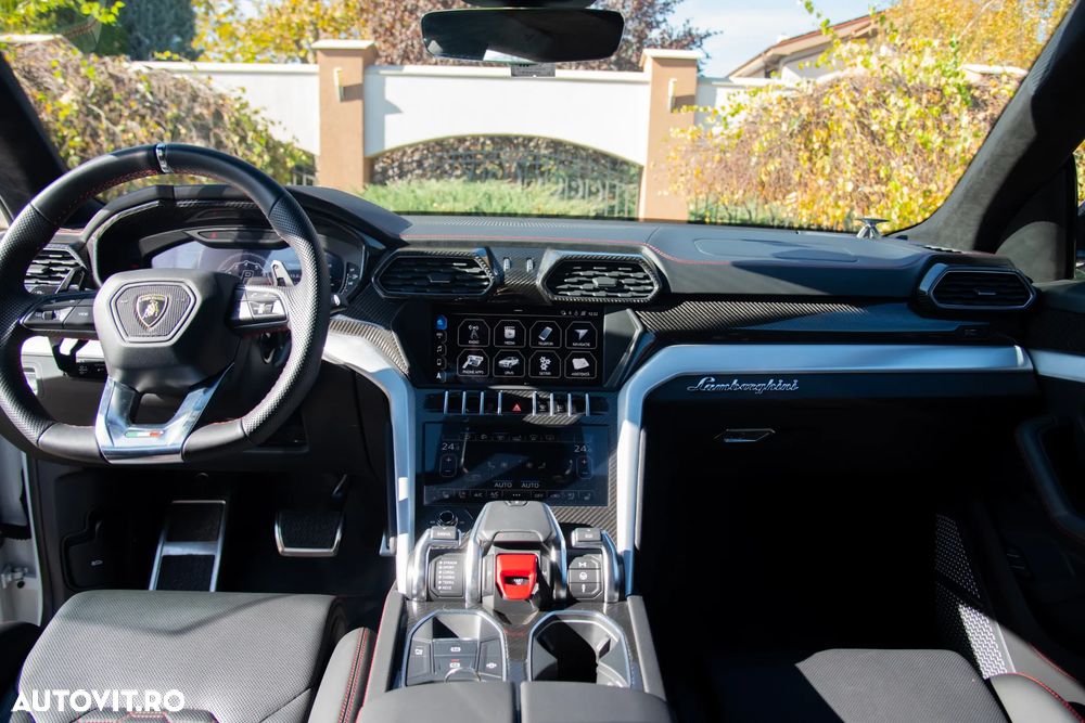 Lamborghini URUS Standard - 30