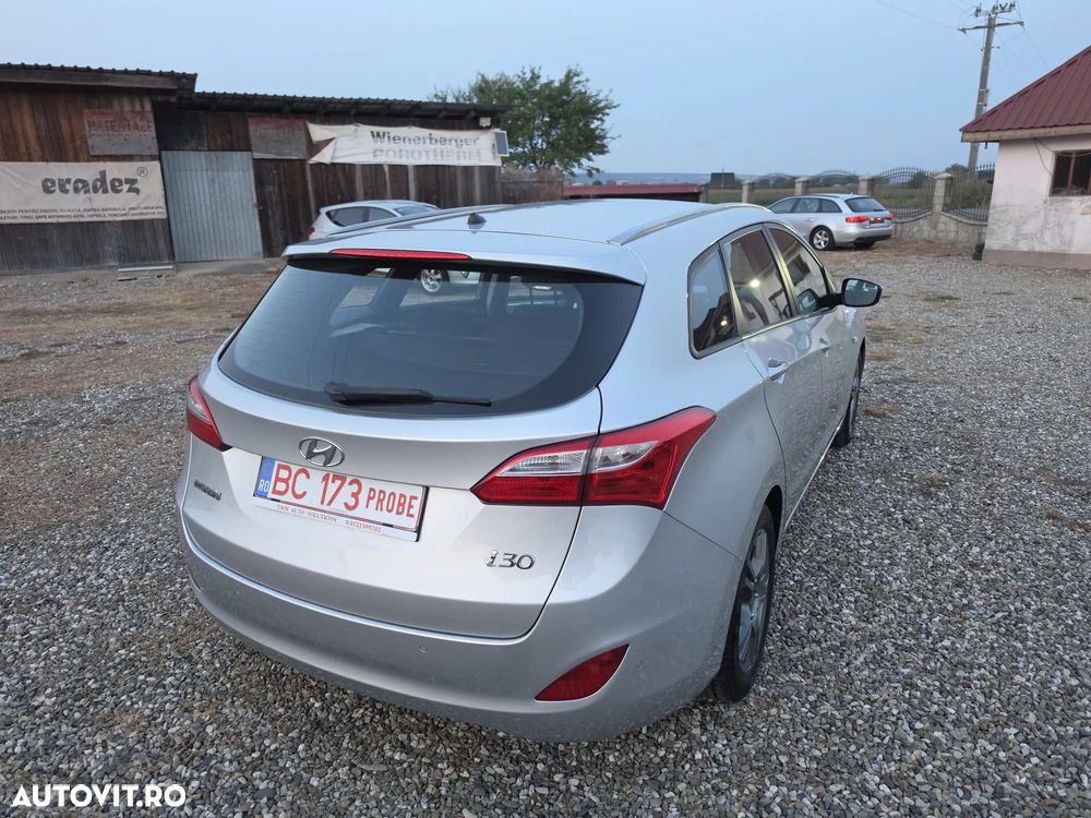 Hyundai i30 blue 1.6 CRDi Classic - 5