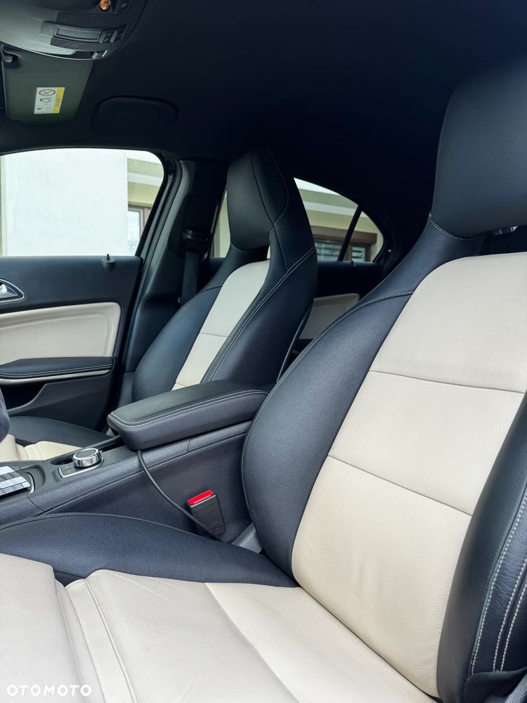 Mercedes-Benz Klasa A 220 4Matic 7G-DCT Urban - 11