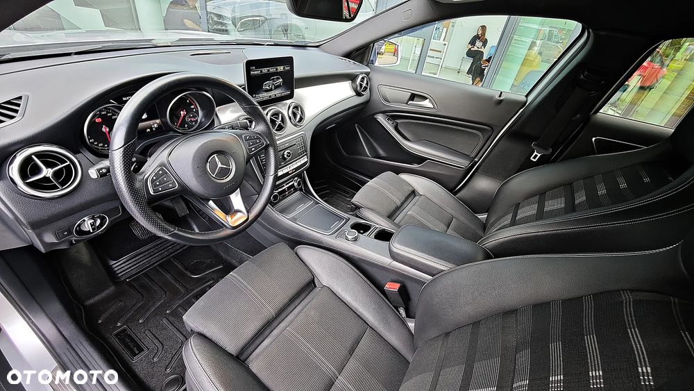 Mercedes-Benz GLA 220 d 4-Matic AMG Line - 13