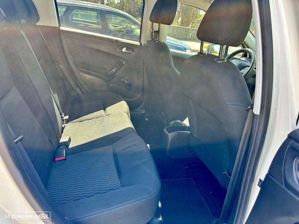 Peugeot 208 1.2 PureTech Signature - 26