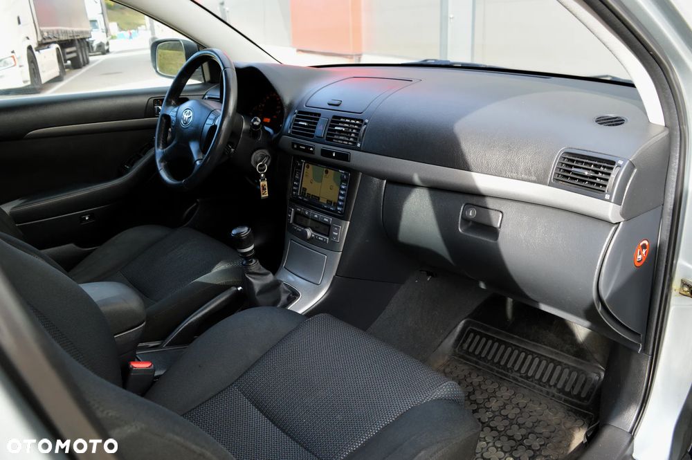Toyota Avensis 2.0 D-4D Sol - 10