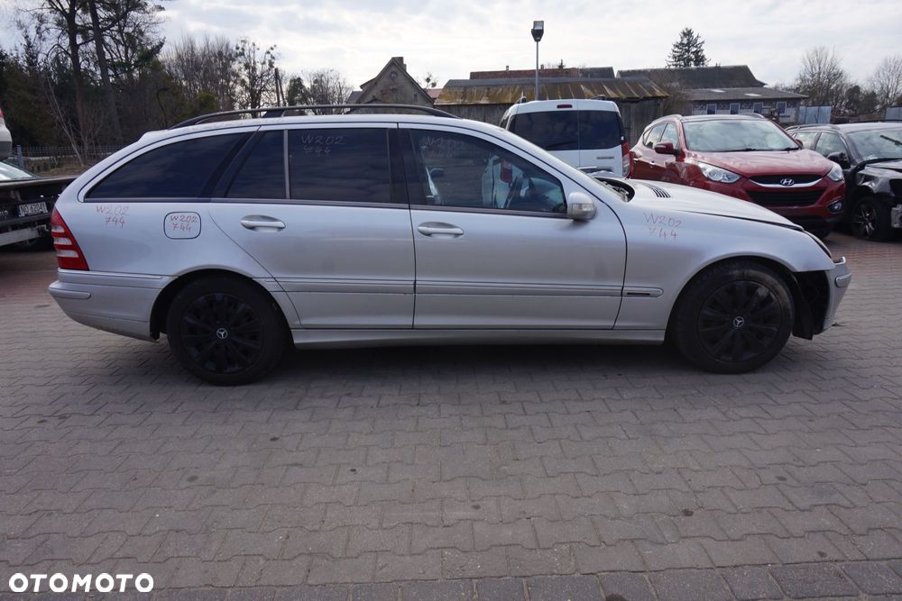 MERCEDES C-KLASA W203 KOMBI 2003 744 2.2 CDI OM646963 143KM 722699 SREBRNY na części - 6