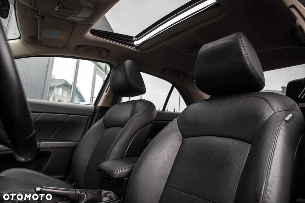 Suzuki Kizashi 2.4 Sport 4WD CVT - 16