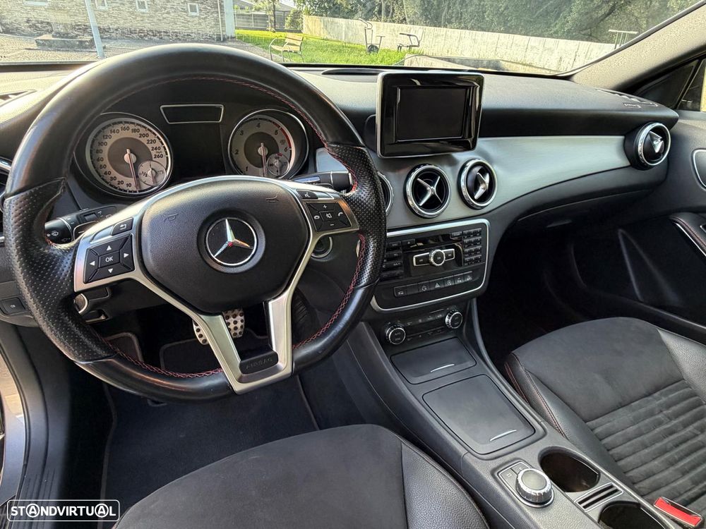 Mercedes-Benz GLA 220 CDI 4Matic 7G-DCT AMG Line — fotografia 14