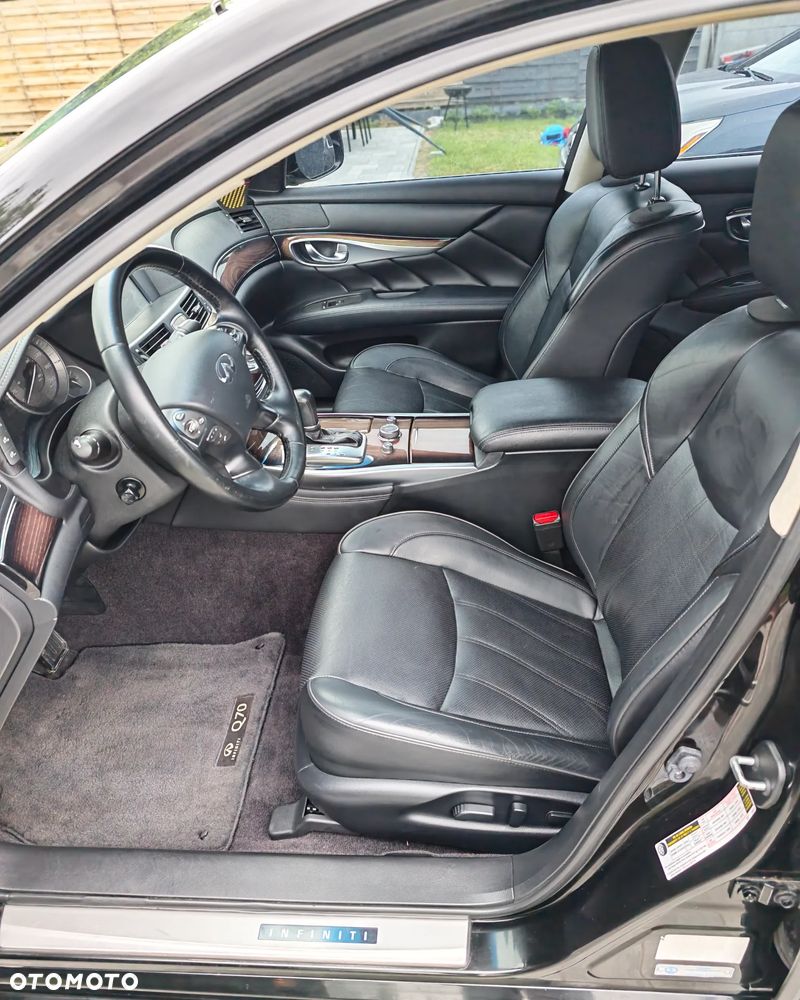 Infiniti Q70 - 22