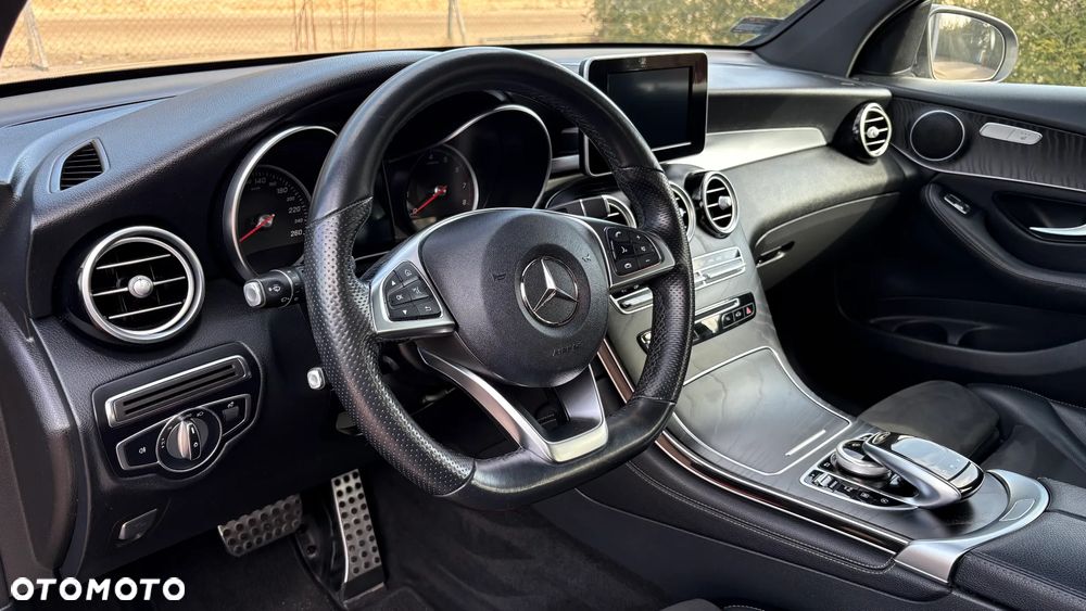 Mercedes-Benz GLC 250 4Matic 9G-TRONIC AMG Line - 15