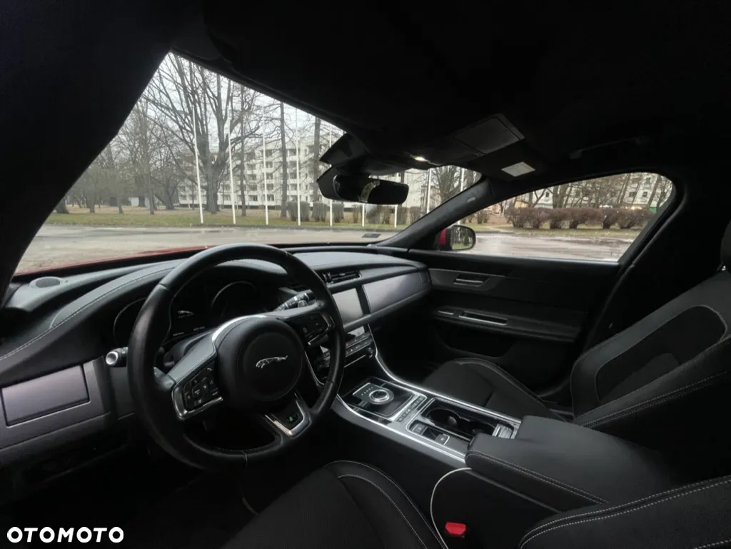 Jaguar XF 30t AWD Sportbrake R-Sport - 9