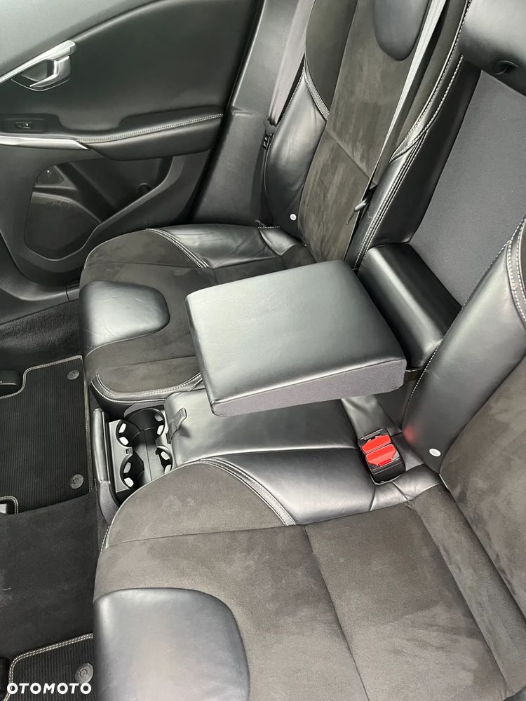 Volvo V40 D2 R-Design - 19