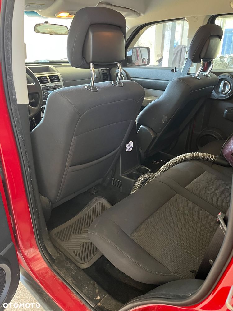 Dodge Nitro - 11