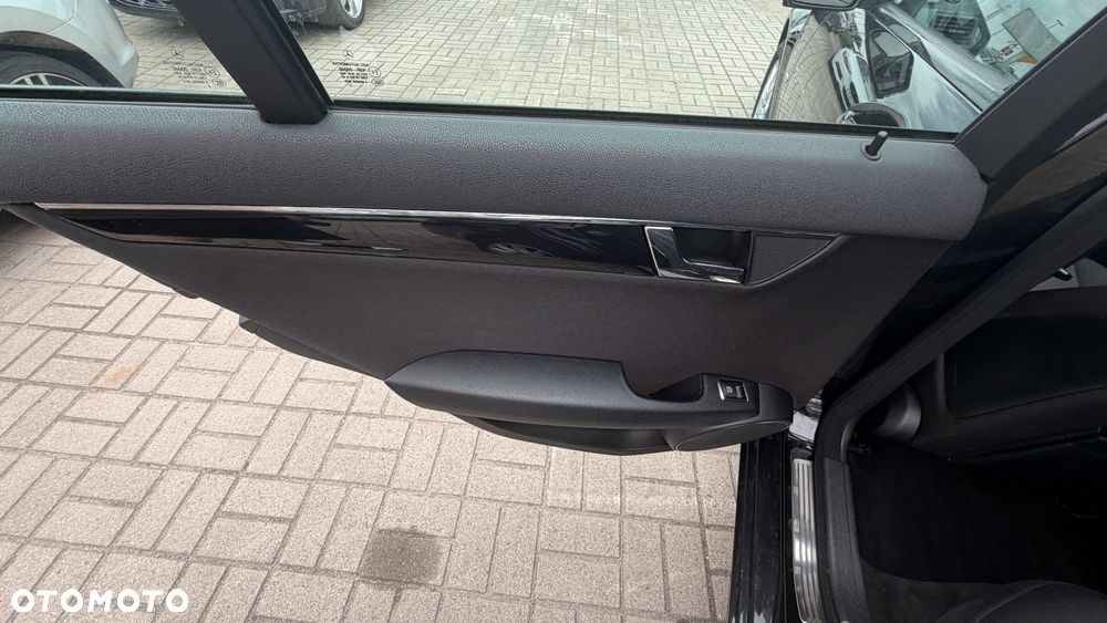 Mercedes-Benz Klasa C 220 CDI DPF Elegance - 15