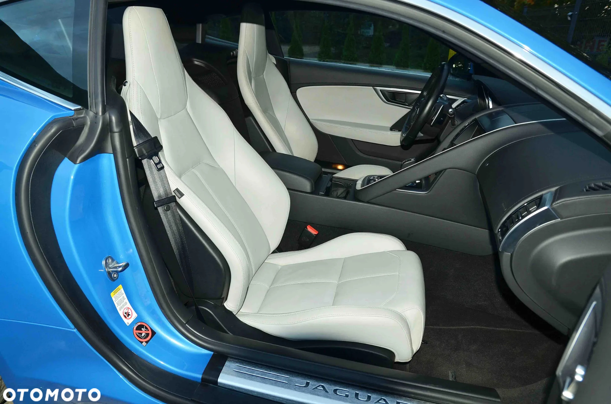 Jaguar F-Type Coupe Chequered Flag - 34