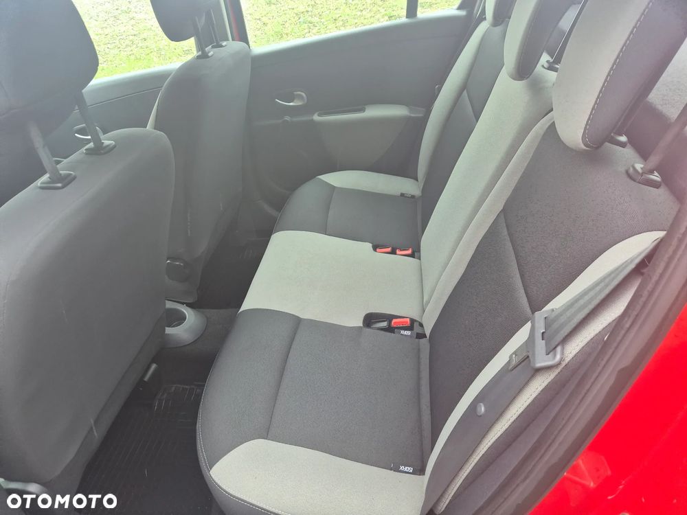 Renault Clio 1.2 16V Campus - 9