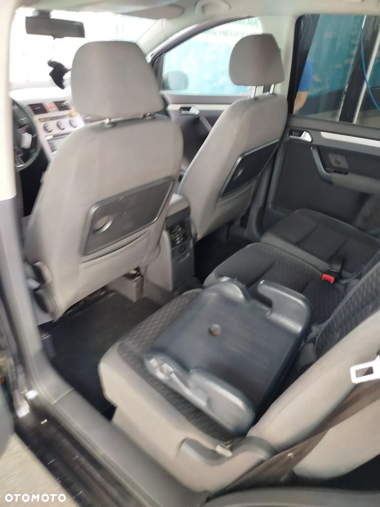 Volkswagen Touran 1.9 TDI Trendline - 8