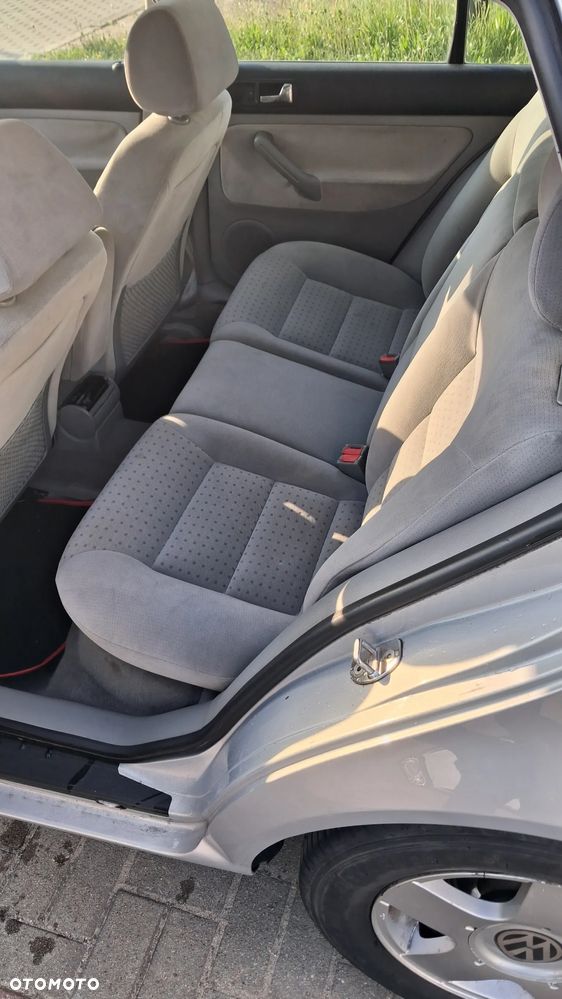 Volkswagen Golf 1.6 - 7