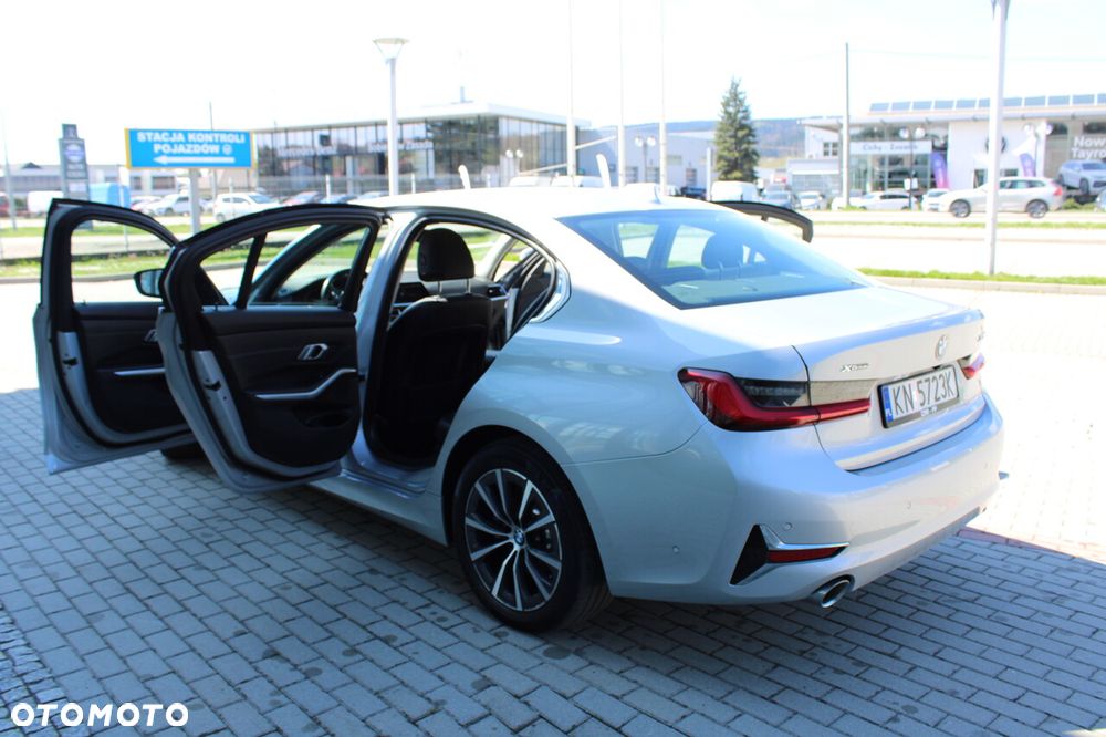 BMW Seria 3 330i Sport Line - 19