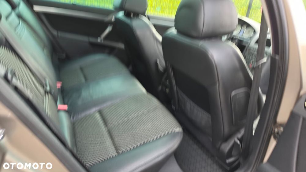 Peugeot 407 2.0 HDI Premium navtech gama - 12