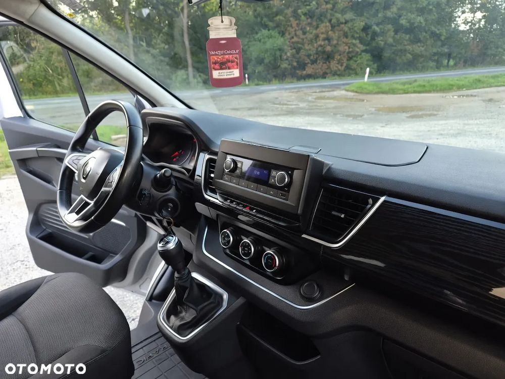 Renault Trafic - 16