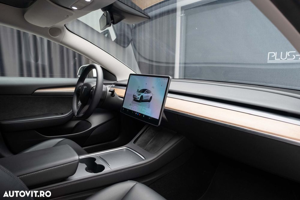 Tesla Model 3 RWD - 12