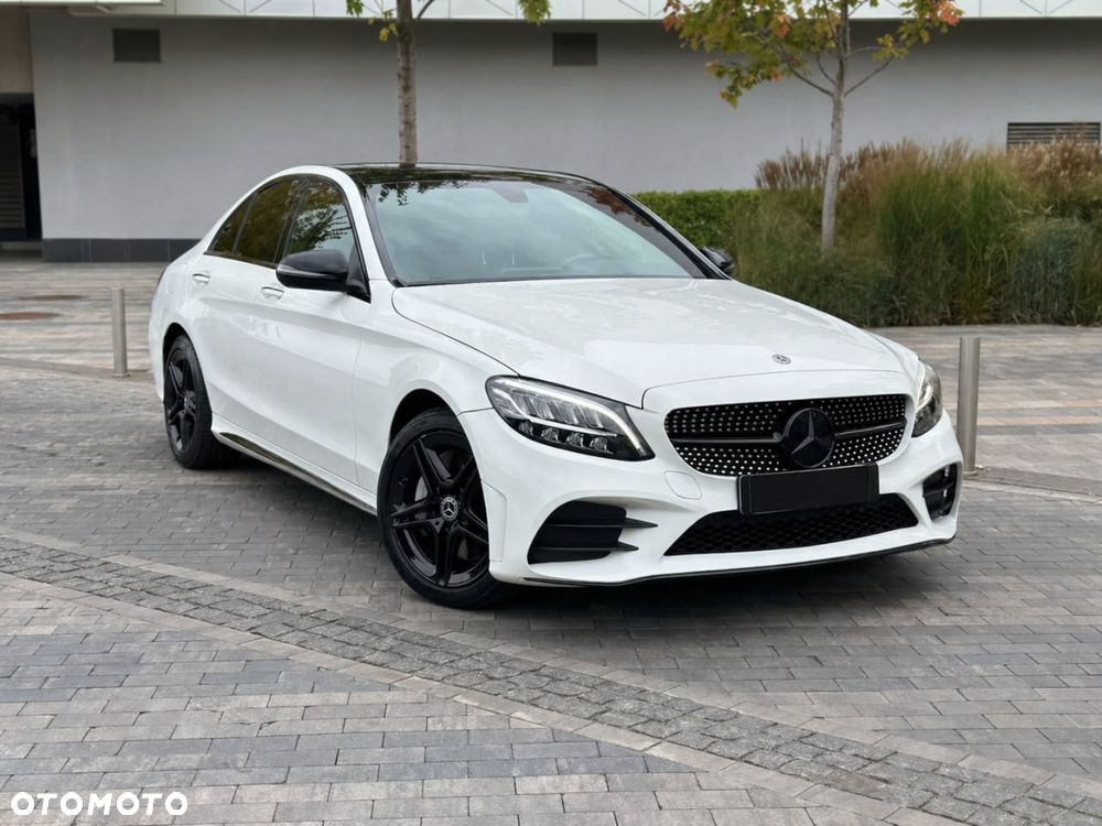 Mercedes-Benz Klasa C 200 4Matic 9G-TRONIC AMG Line - 2