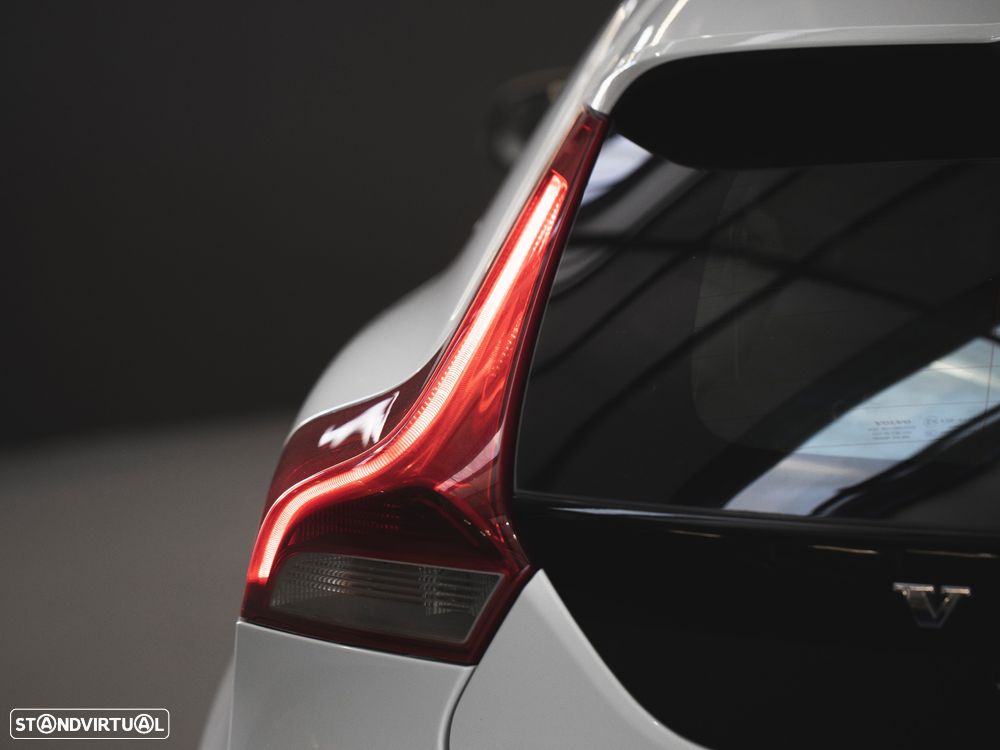 Volvo V40 2.0 D2 R-Design - 11