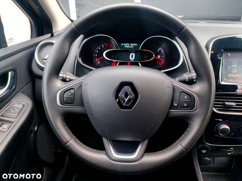 Renault Clio 1.2 16V 75 LIMITED - 26