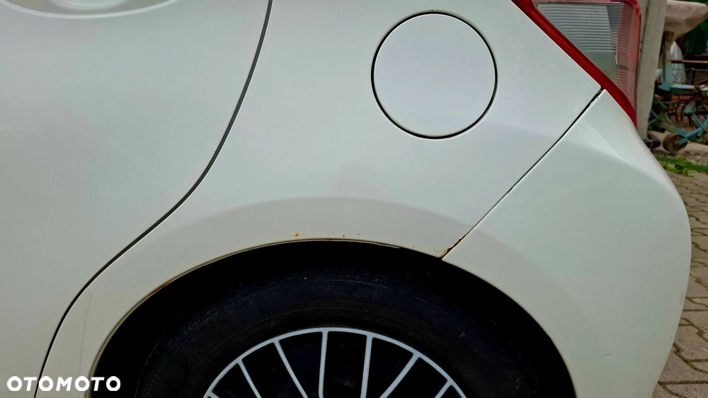 Toyota Yaris - 12