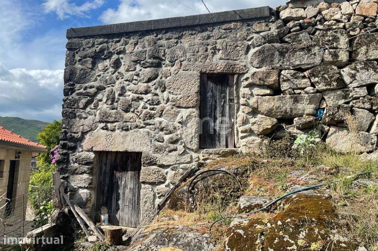Moradia em ruinas T5 em terreno de 269 m2, em Britelo, Ponte da Barca - Grande imagem: 3/34
