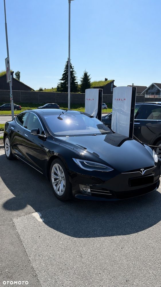 Tesla Model S - 31