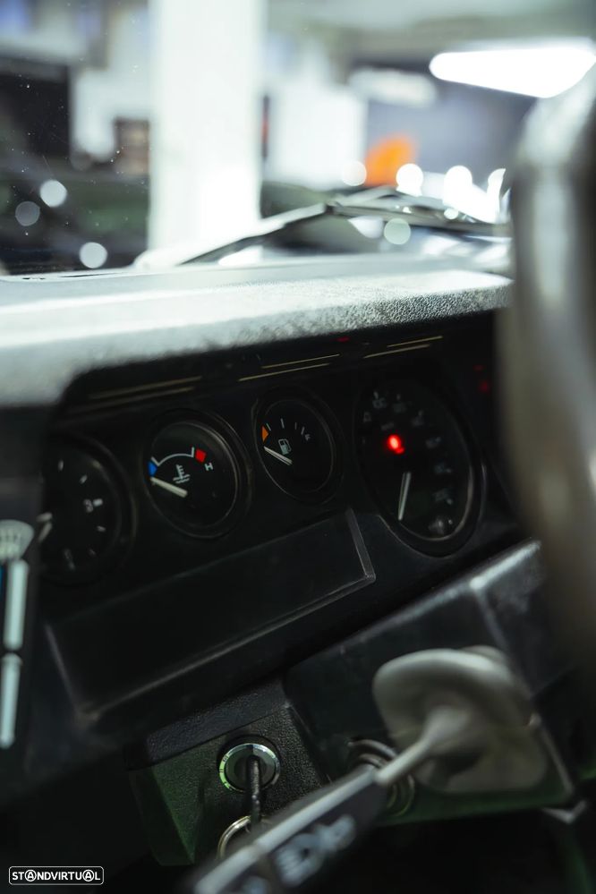 Land Rover Defender 90 2.5 TD5 Metal Top - 25