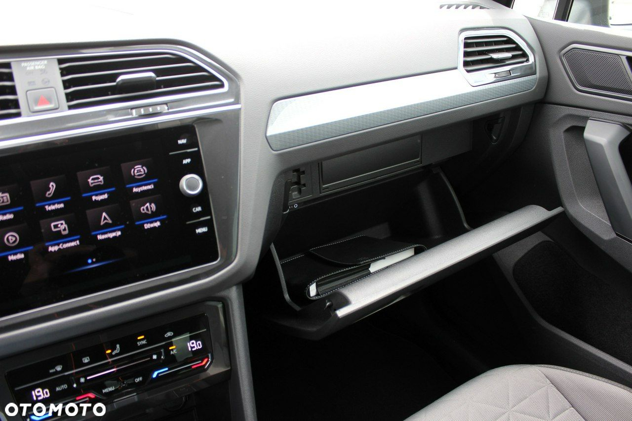 Volkswagen Tiguan - 24