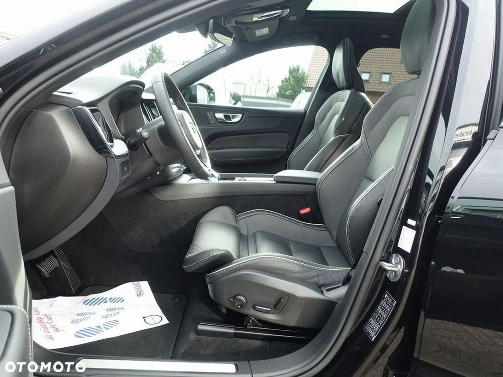 Volvo XC 60 B5 B AWD Plus Black Edition - 12