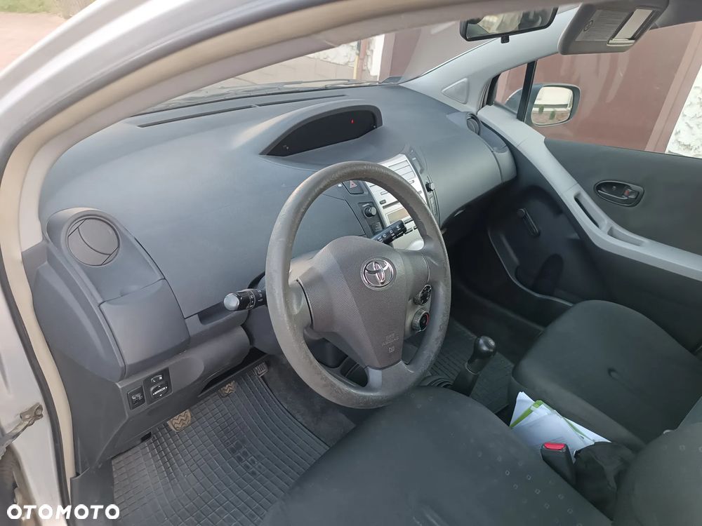 Toyota Yaris 1.0 Terra - 2