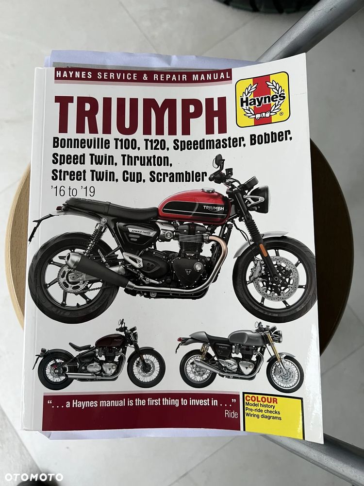 Triumph Bonneville Bobber - 11