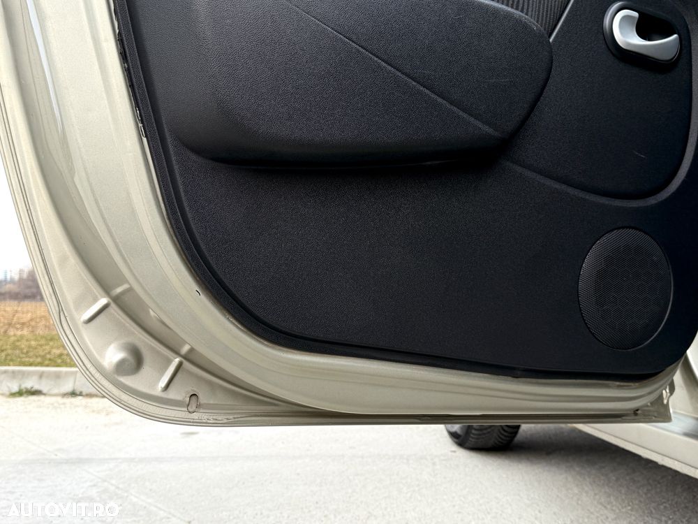 Dacia Logan 1.6 16V Laureate - 36