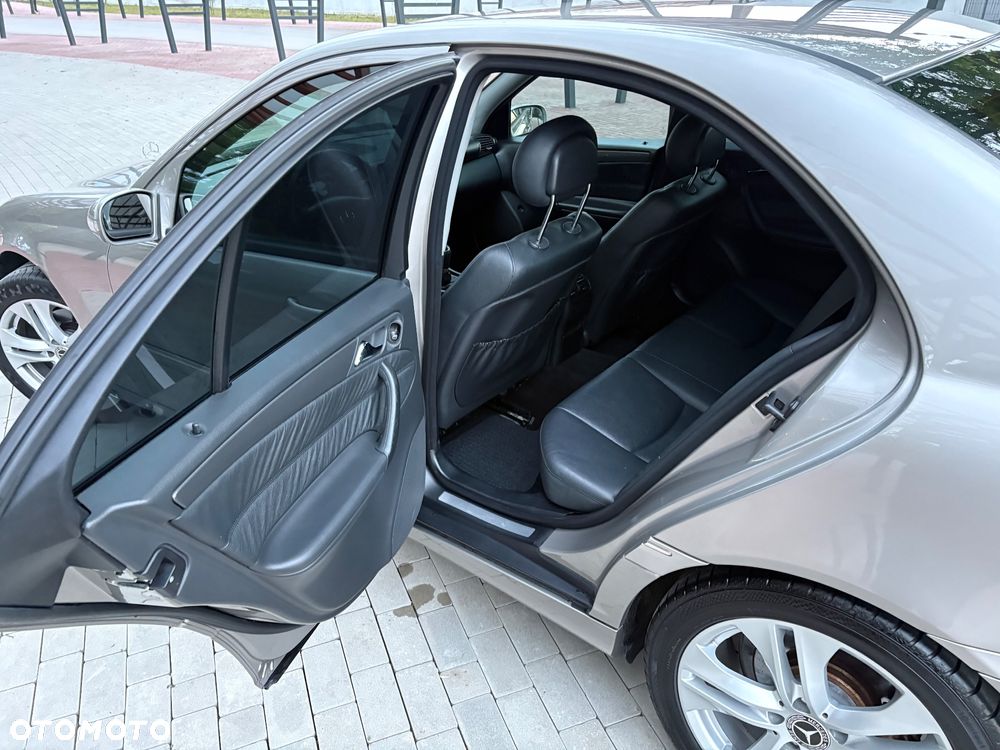 Mercedes-Benz Klasa C 200 CDI Avantgarde - 22