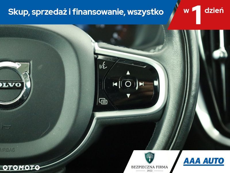 Volvo V60 Cross Country - 17