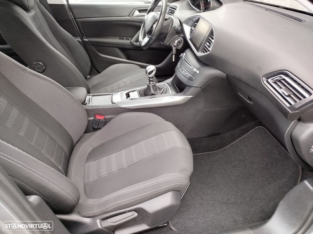 Peugeot 308 SW 1.2 PureTech Allure J17 - 25