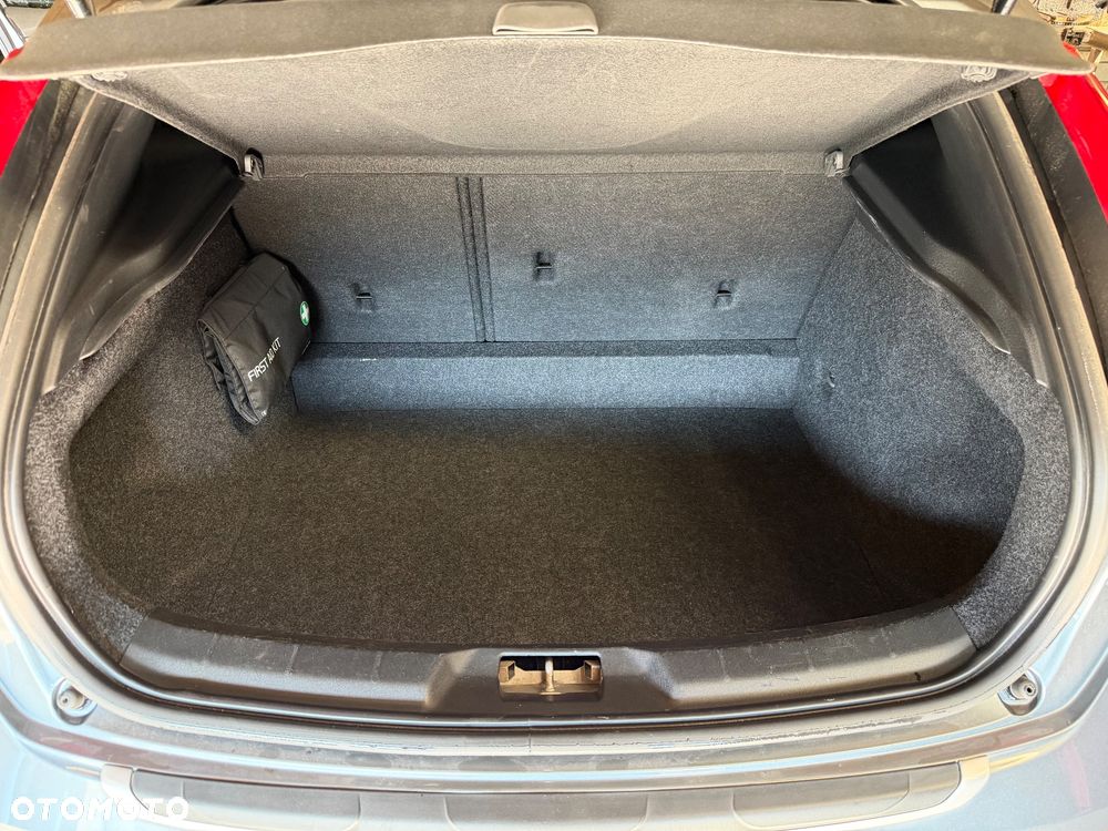 Volvo V40 Cross Country T3 Geartronic Momentum - 19