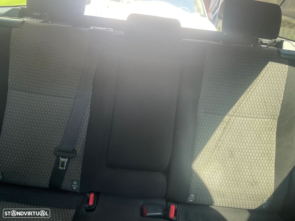 Toyota Auris Touring Sports 1.8 HSD Comfort +P.Techno+P.Sport - 25