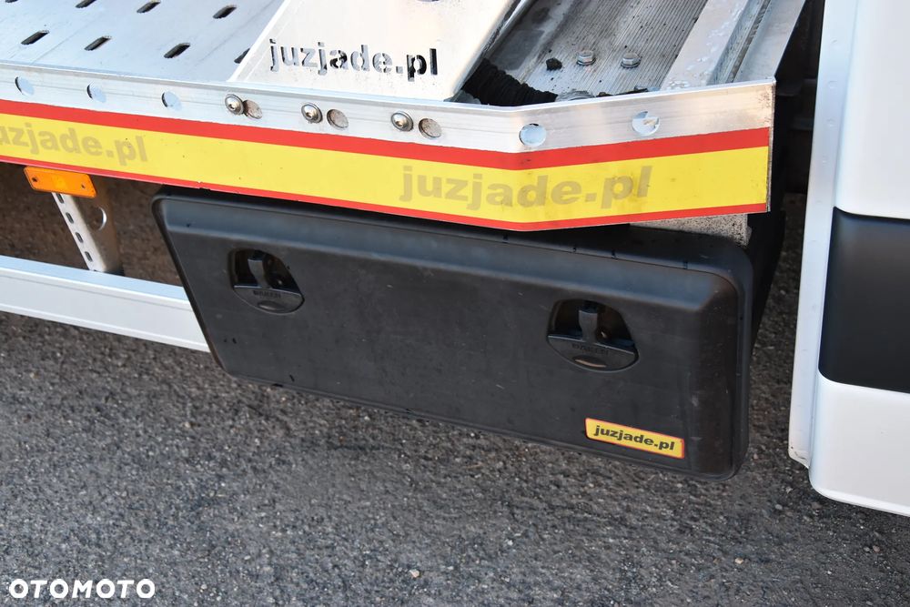 Mercedes-Benz Sprinter - 24