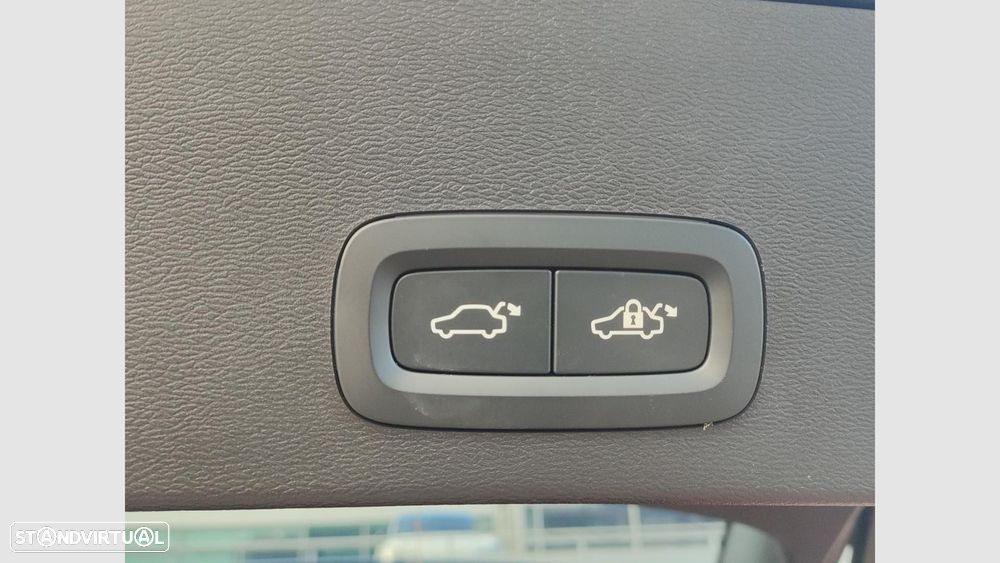 Volvo XC 40 2.0 B3 Black Edition - 16