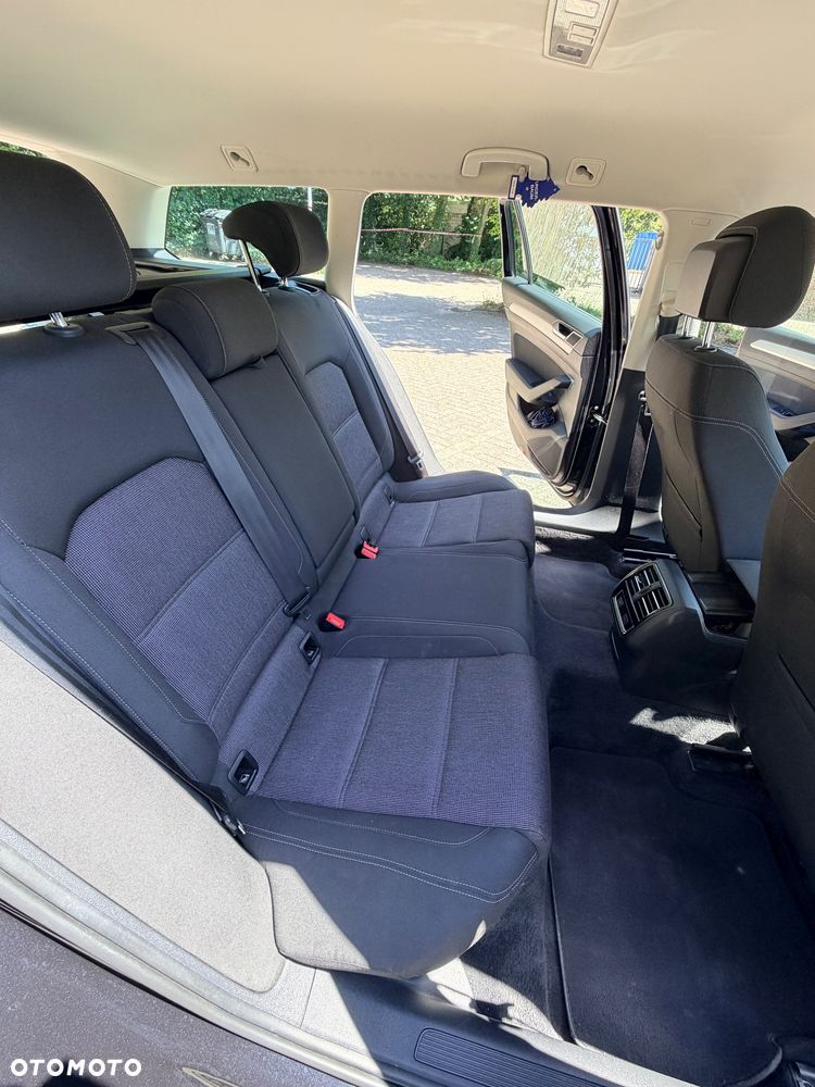 Volkswagen Passat - 6