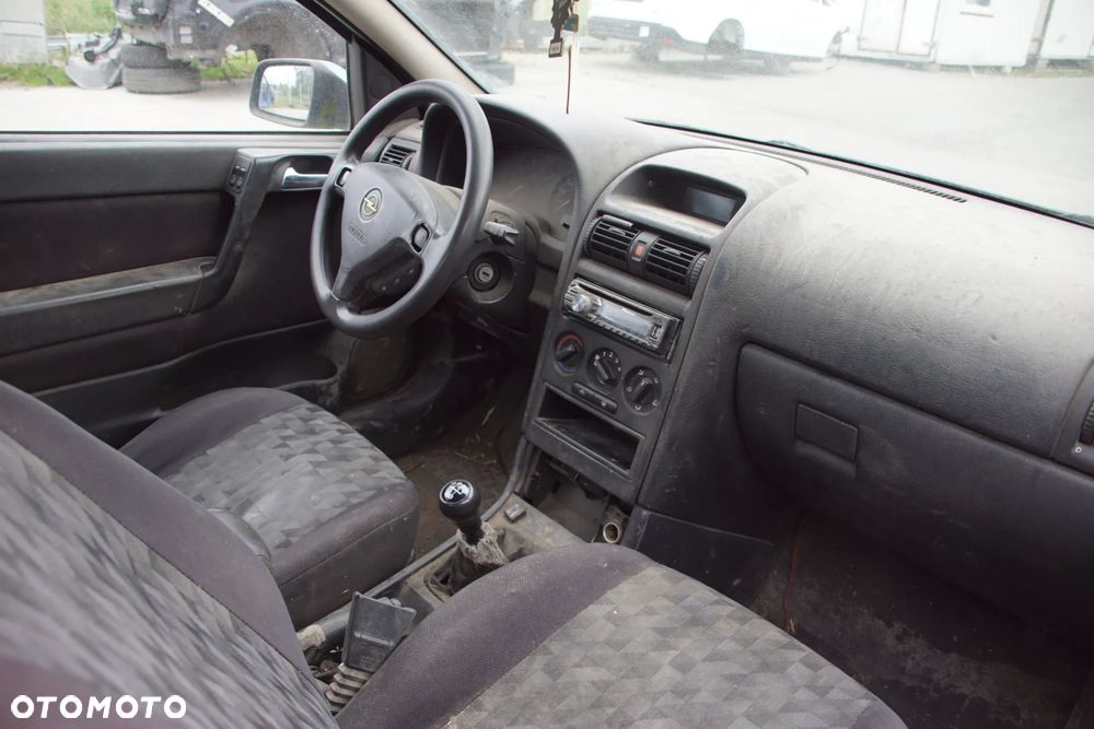 Auto na części - Opel Astra II G 1.6 16V 100 KM X16XEL F17 Z374 1998R Silnik Skrzynia Drzwi Maska Błotnik Zderzak Lampa Lusterko Klamka Szyba Deska Kokpit Sterownik Moduł Czujnik Licznik Panel Kierownica - 14