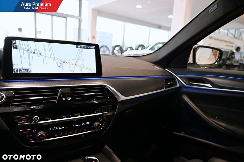 BMW Seria 5 520i mHEV - 11