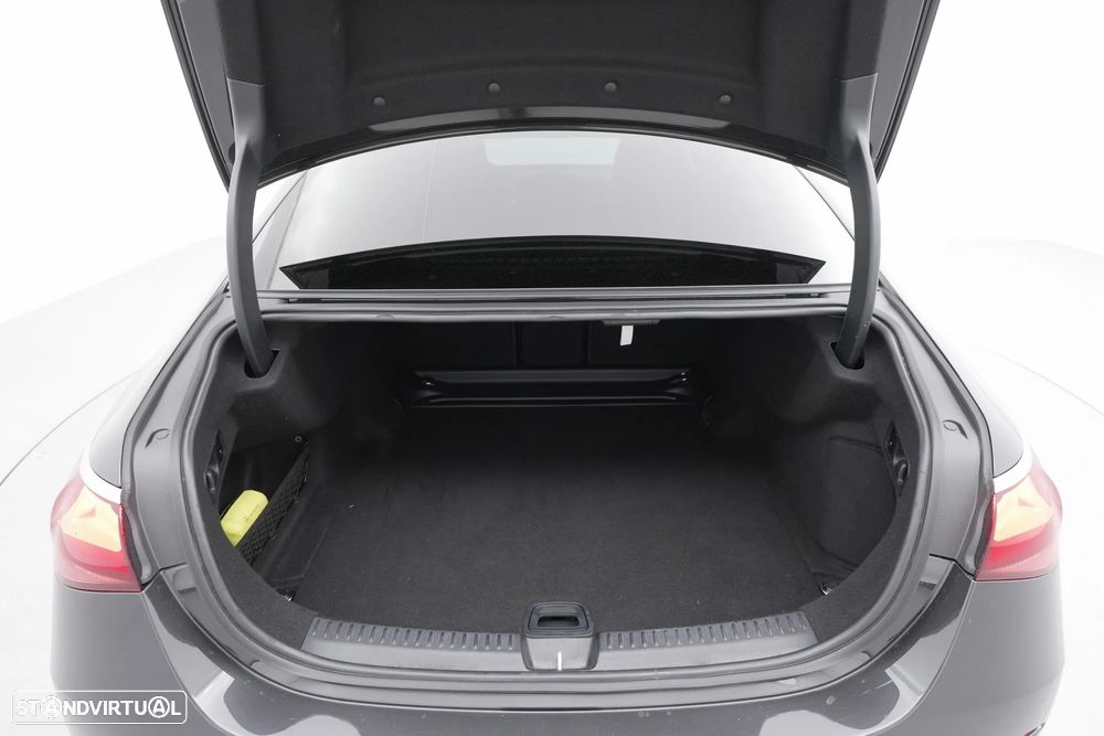 Mercedes-Benz E 220 d 9G-TRONIC Edition AVANTGARDE - 31